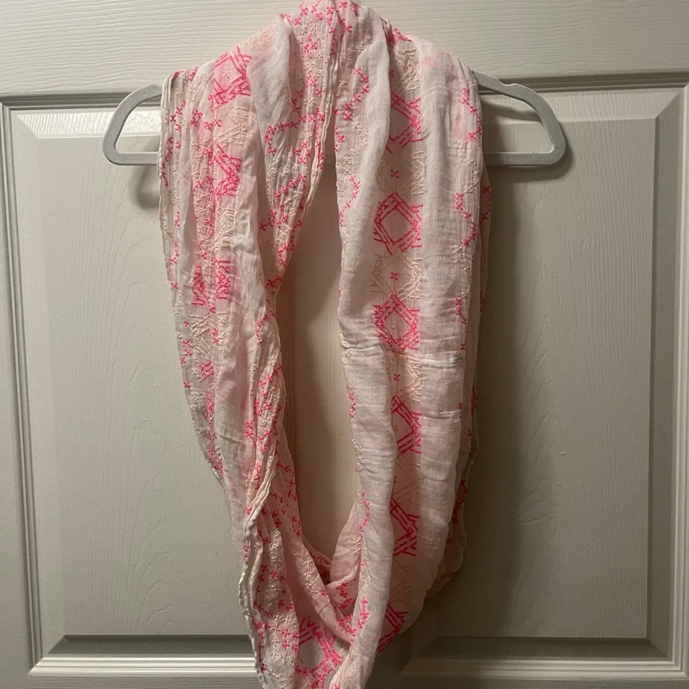 American‎ Outfitters Pink Embroidery Patterned Women's Infinity Scarf. OS